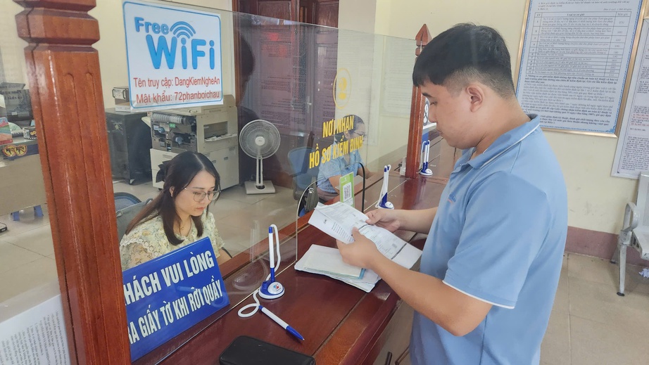 Xe bị từ chối khi đi kiểm định, chủ xe có phải đóng tiền?- Ảnh 1. Xe bị từ chối khi đi kiểm định, chủ xe có phải đóng tiền?- Ảnh 1.