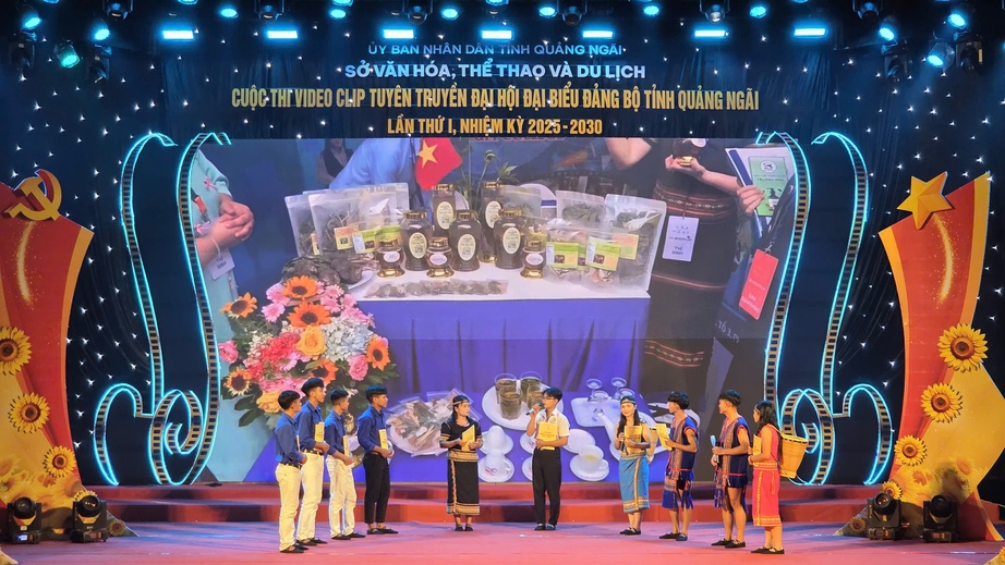 Trao giải Cuộc thi video clip tuy&ecirc;n truyền về Đại hội Đảng bộ tỉnh Quảng Ng&atilde;i- Ảnh 1.