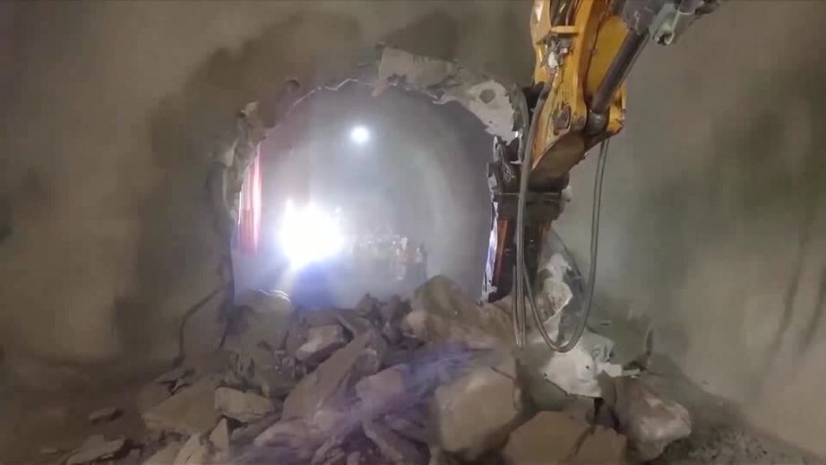 Khai thông hầm đường sắt cao tốc lịch sử xuyên dãy Alps kết nối Italy và Áo- Ảnh 1. Khai thông hầm đường sắt cao tốc lịch sử xuyên dãy Alps kết nối Italy và Áo- Ảnh 1.