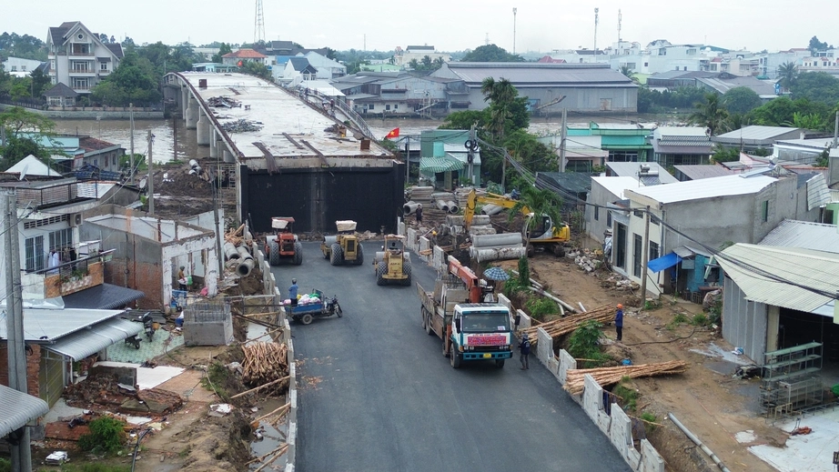 Đồng Tháp: Cầu Sa Đéc bứt tốc về đích, thông xe cuối tháng 12- Ảnh 2. Đồng Tháp: Cầu Sa Đéc bứt tốc về đích, thông xe cuối tháng 12- Ảnh 2.