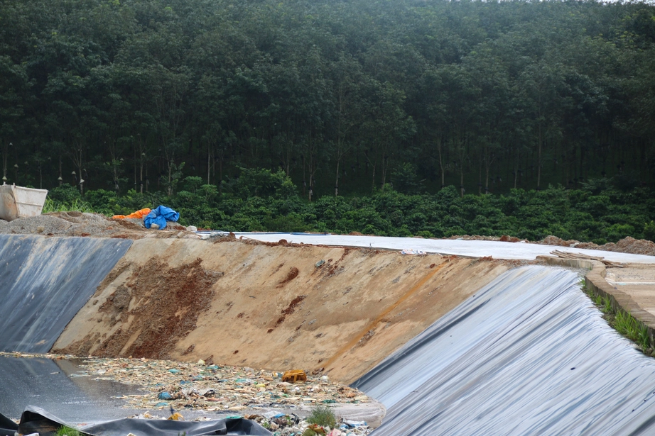 Khắc phục xong sự cố vỡ hố chứa r&aacute;c ở Quảng Ng&atilde;i- Ảnh 4.