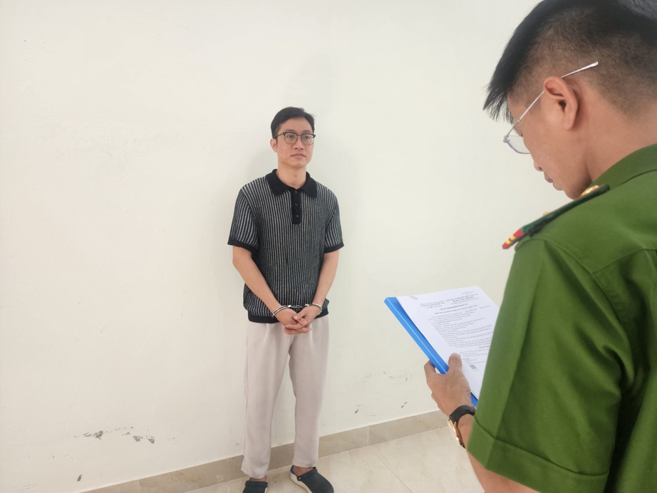 C&ocirc;ng an Đ&agrave; Nẵng bắt đối tượng d&ugrave;ng video nhạy cảm cưỡng d&acirc;m người y&ecirc;u cũ- Ảnh 1.