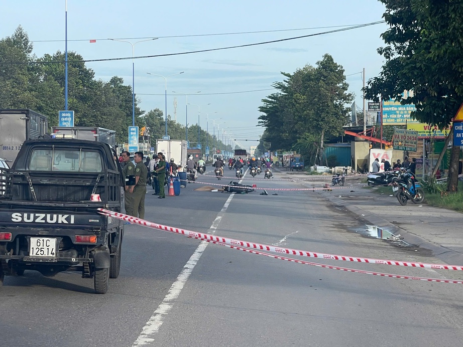 TP.HCM: Người đ&agrave;n &ocirc;ng tử vong cạnh xe m&aacute;y, c&oacute; dấu hiệu bị &ocirc; t&ocirc; c&aacute;n- Ảnh 1.