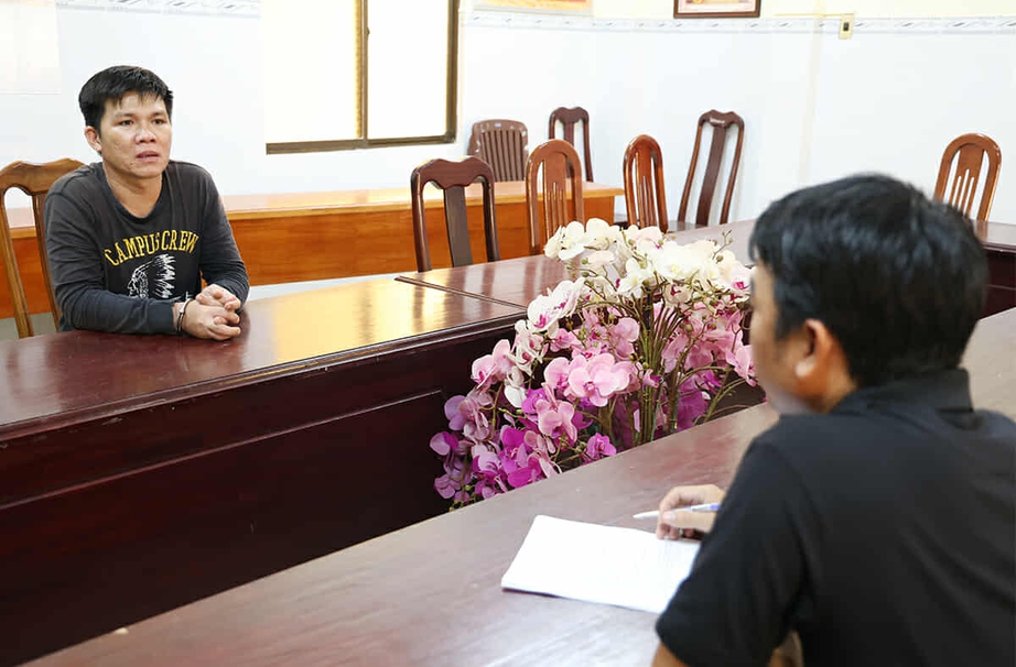 Bắt đối tượng vụ d&agrave;n cảnh cướp giật trước cổng ch&ugrave;a Kim Ti&ecirc;n ở An Giang- Ảnh 1.