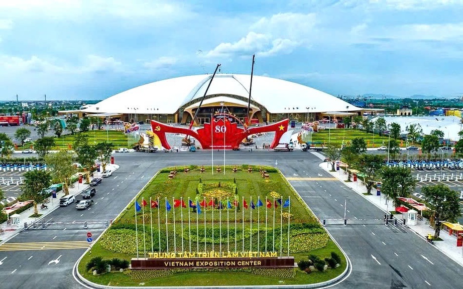 Triển l&atilde;m Th&agrave;nh tựu đất nước ph&aacute; kỷ lục về lượng kh&aacute;ch sau 6 ng&agrave;y mở cửa- Ảnh 1.