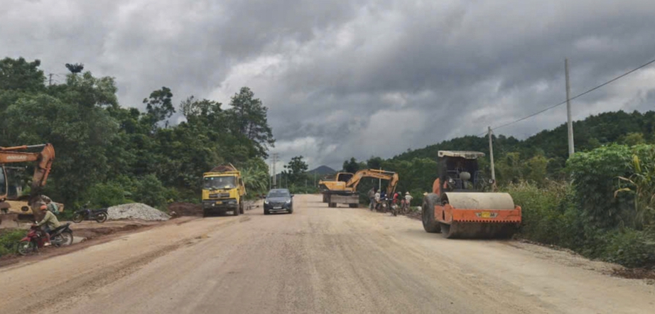 Chưa nhận đủ tiền, hàng nghìn hộ dân ở Lạng Sơn vẫn nhường đất nâng cấp QL4B- Ảnh 3. Chưa nhận đủ tiền, hàng nghìn hộ dân ở Lạng Sơn vẫn nhường đất nâng cấp QL4B- Ảnh 3.