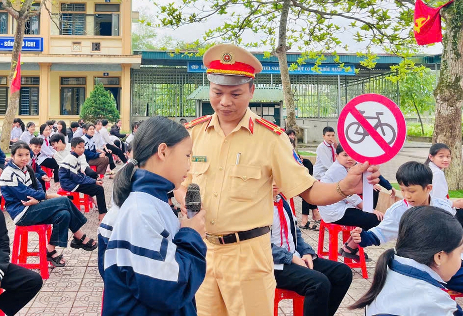 Trường học H&agrave; Tĩnh s&aacute;ng tạo c&aacute;ch dạy luật giao th&ocirc;ng cho học sinh- Ảnh 1.