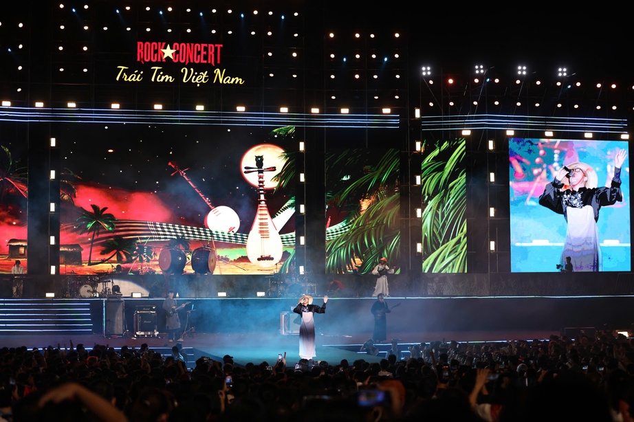 Ngũ Cung thăng hoa tại "Rock Concert - Trái tim Việt Nam"- Ảnh 2. Ngũ Cung thăng hoa tại "Rock Concert - Trái tim Việt Nam"- Ảnh 2.