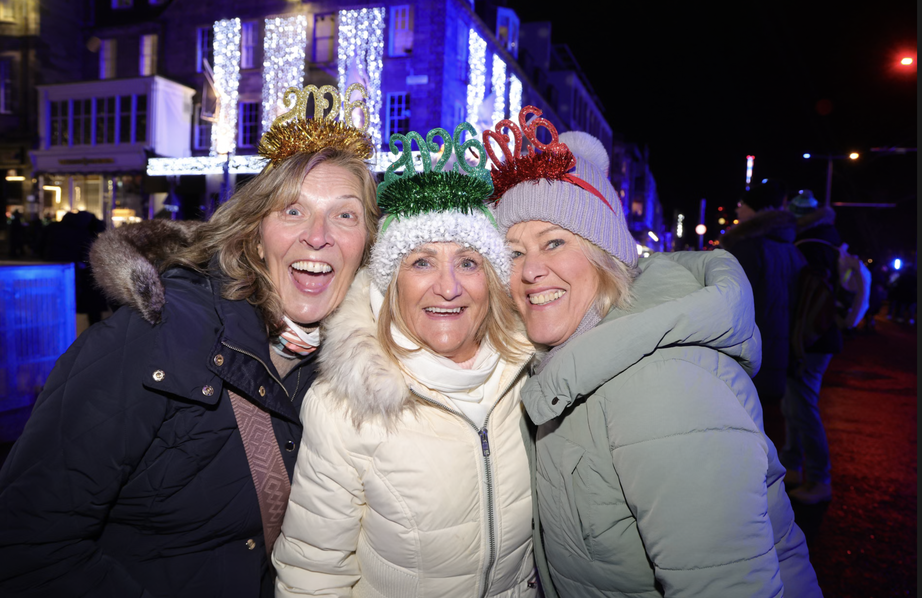 Những khoảnh khắc chào đón giao thừa ấn tượng trên thế giới- Ảnh 3. Những khoảnh khắc chào đón giao thừa ấn tượng trên thế giới- Ảnh 3.