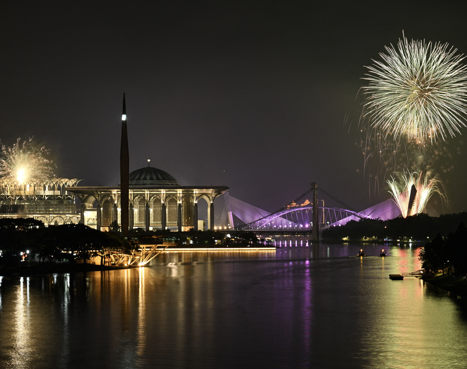 Những khoảnh khắc chào đón giao thừa ấn tượng trên thế giới- Ảnh 12. Những khoảnh khắc chào đón giao thừa ấn tượng trên thế giới- Ảnh 12.