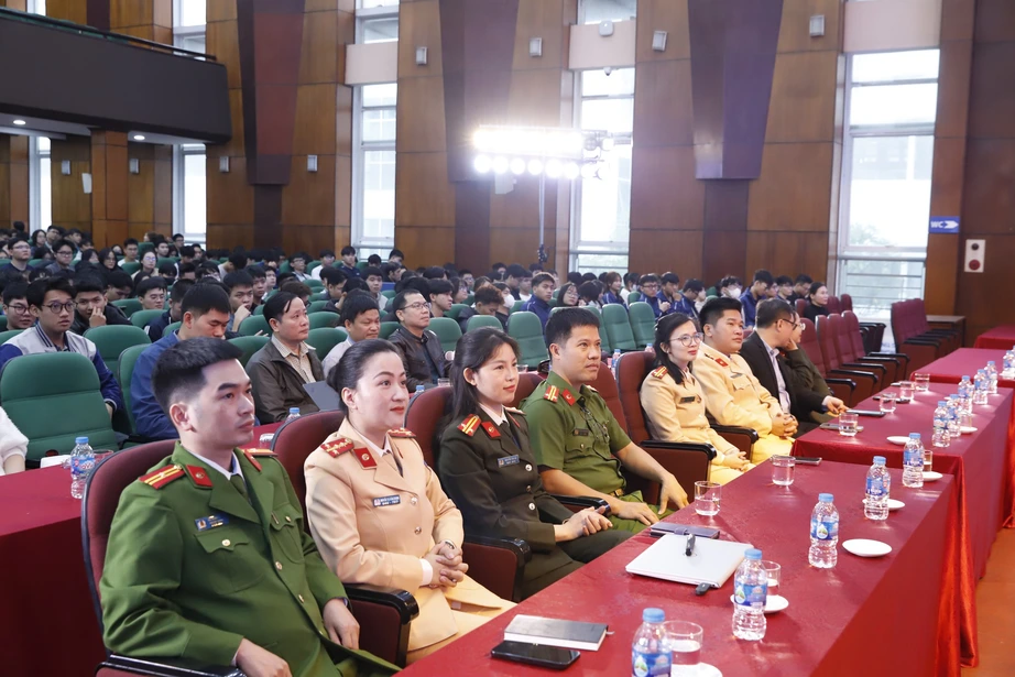 Đại học X&acirc;y dựng H&agrave; Nội cảnh b&aacute;o sinh vi&ecirc;n trước chi&ecirc;u &ldquo;bắt c&oacute;c online&rdquo;- Ảnh 1.