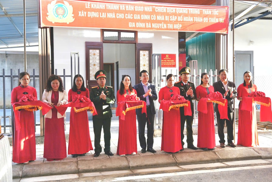 Thần tốc "Chiến dịch Quang Trung": Vượt tiến độ bàn giao nhà cho người dân vùng lũ ở Huế- Ảnh 2. Thần tốc "Chiến dịch Quang Trung": Vượt tiến độ bàn giao nhà cho người dân vùng lũ ở Huế- Ảnh 2.