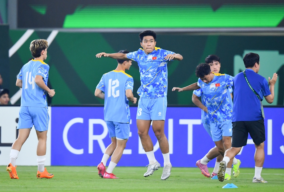 X&aacute;c định 8 đội b&oacute;ng v&agrave;o tứ kết U23 ch&acirc;u &Aacute; 2026: Việt Nam đấu UAE, Nhật Bản gặp Jordan- Ảnh 1.