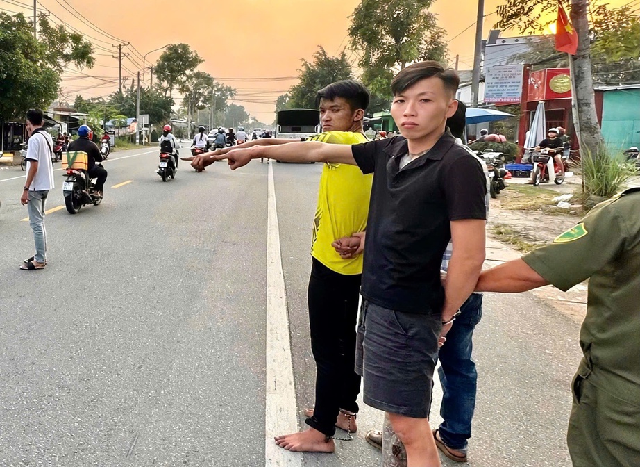 Bắt giữ hai nghi phạm giật t&uacute;i x&aacute;ch tr&ecirc;n quốc lộ 50 l&agrave;m nạn nh&acirc;n tử vong- Ảnh 1.