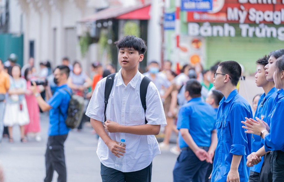 Nhiều tỉnh chốt môn thi thứ ba, học sinh Hà Nội “thấp thỏm” đợi quyết định- Ảnh 1. Nhiều tỉnh chốt môn thi thứ ba, học sinh Hà Nội “thấp thỏm” đợi quyết định- Ảnh 1.