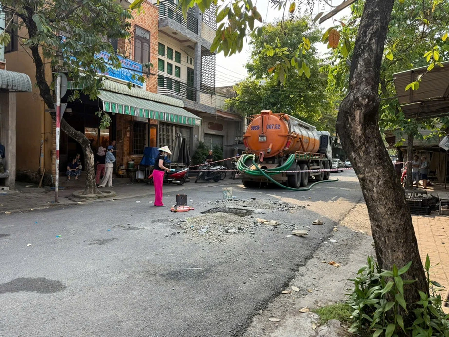 Hai c&ocirc;ng nh&acirc;n tử vong dưới hố ga ở Ph&uacute; Mỹ- Ảnh 1.