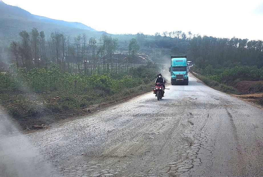 H&agrave; Tĩnh: Tuyến đường kết nối quốc lộ 1A l&ecirc;n cao tốc Bắc - Nam xuống cấp nghi&ecirc;m trọng- Ảnh 2.