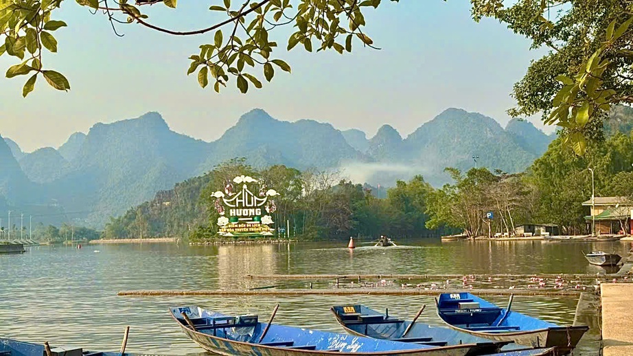 Lần đầu tiên Chùa Hương vận hành Trung tâm điều hành thông minh và camera AI giám sát 24/7- Ảnh 1. Lần đầu tiên Chùa Hương vận hành Trung tâm điều hành thông minh và camera AI giám sát 24/7- Ảnh 1.