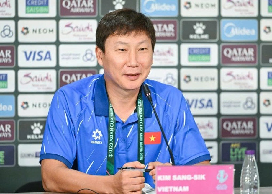 HLV Kim Sang-sik tuy&ecirc;n bố h&ugrave;ng hồn trước trận gặp U23 Trung Quốc- Ảnh 1.