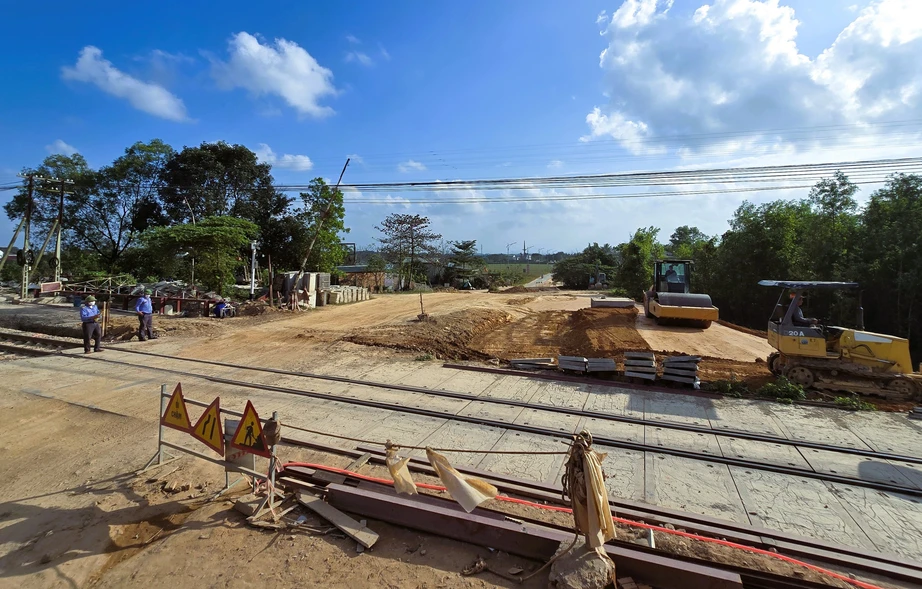 Công trình dịch chuyển, mở rộng đường ngang ở Quảng Trị đang triển khai thế nào?- Ảnh 4. Công trình dịch chuyển, mở rộng đường ngang ở Quảng Trị đang triển khai thế nào?- Ảnh 4.
