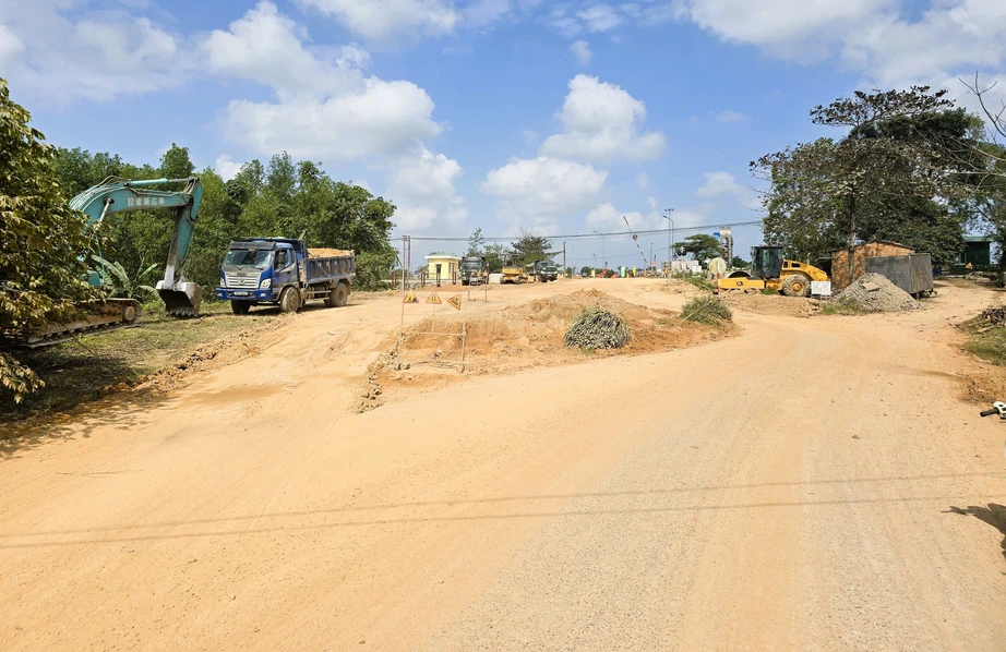Công trình dịch chuyển, mở rộng đường ngang ở Quảng Trị đang triển khai thế nào?- Ảnh 9. Công trình dịch chuyển, mở rộng đường ngang ở Quảng Trị đang triển khai thế nào?- Ảnh 9.