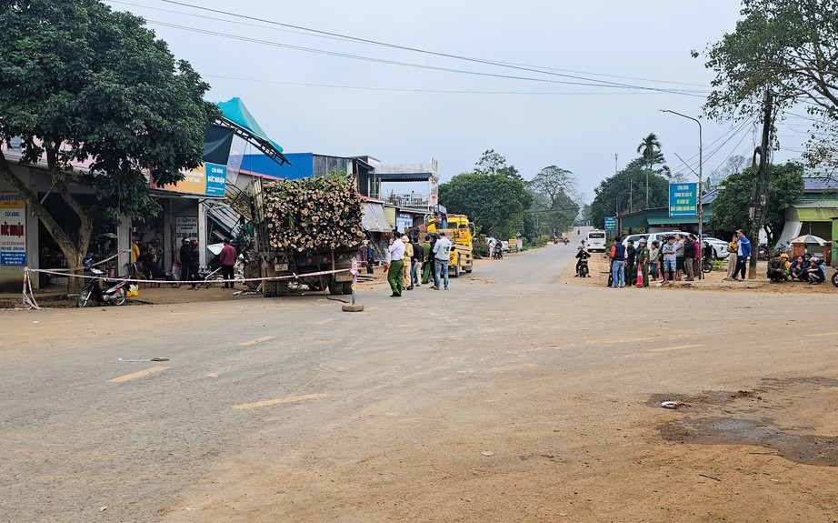 Quảng Trị: Tổ chức lại giao thông, bổ sung biển báo tại nút giao tỉnh lộ 575B và 576- Ảnh 2. Quảng Trị: Tổ chức lại giao thông, bổ sung biển báo tại nút giao tỉnh lộ 575B và 576- Ảnh 2.