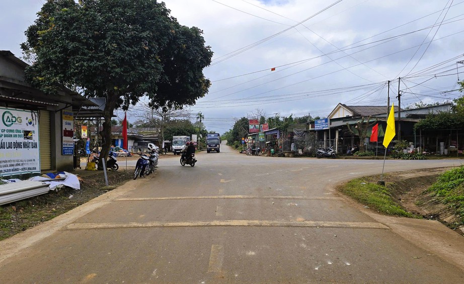 Quảng Trị: Tổ chức lại giao thông, bổ sung biển báo tại nút giao tỉnh lộ 575B và 576- Ảnh 3. Quảng Trị: Tổ chức lại giao thông, bổ sung biển báo tại nút giao tỉnh lộ 575B và 576- Ảnh 3.