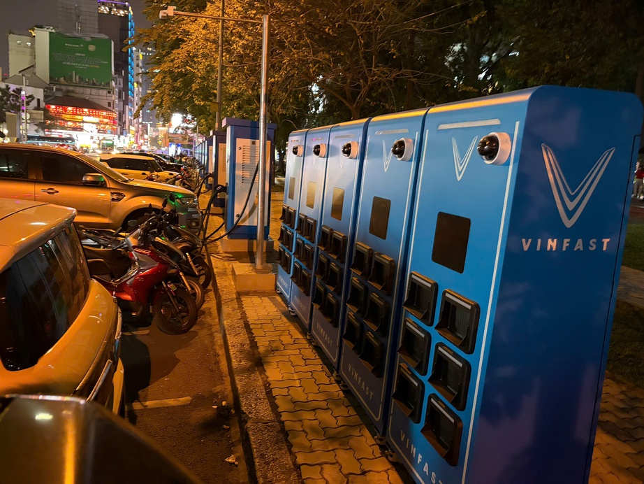 TP.HCM cấp phép 91 vị trí tủ đổi pin xe máy điện, công bố thêm 101 điểm đủ điều kiện- Ảnh 1. TP.HCM cấp phép 91 vị trí tủ đổi pin xe máy điện, công bố thêm 101 điểm đủ điều kiện- Ảnh 1.