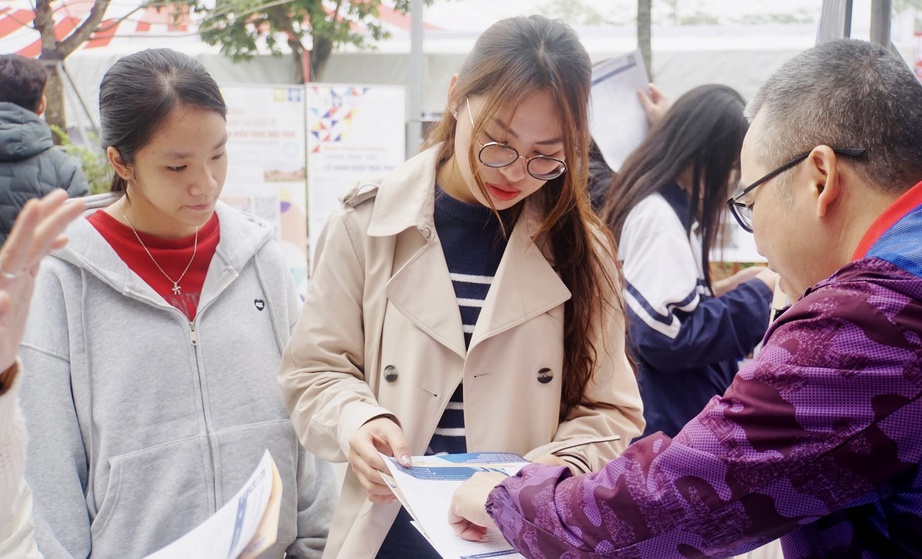 Bộ Giáo dục và Đào tạo lý giải đề xuất giới hạn 10 nguyện vọng xét tuyển đại học- Ảnh 1. Bộ Giáo dục và Đào tạo lý giải đề xuất giới hạn 10 nguyện vọng xét tuyển đại học- Ảnh 1.