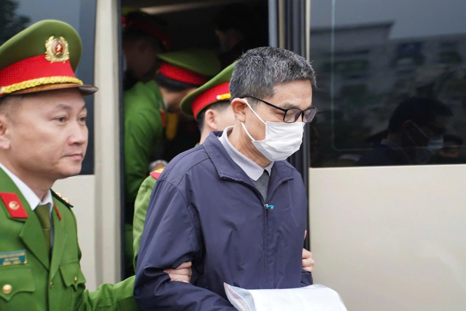 Hai cựu Cục trưởng Cục An to&agrave;n thực phẩm hầu t&ograve;a v&igrave; nhận hối lộ- Ảnh 6.