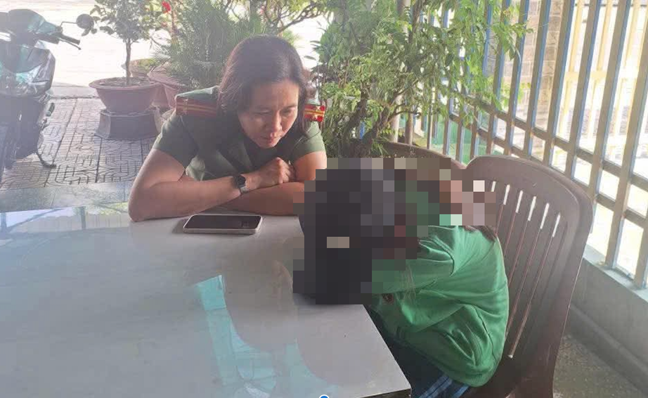 Kịp thời ngăn chặn b&eacute; g&aacute;i 13 tuổi c&oacute; &yacute; định nhảy cầu Xẻo V&ocirc;ng tự tử- Ảnh 1.