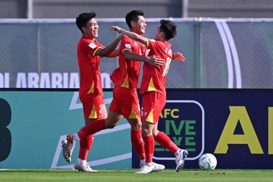 HLV Kim Sang-sik chỉ ra &ldquo;vũ kh&iacute;&rdquo; gi&uacute;p U23 Việt Nam thắng Jordan- Ảnh 2.