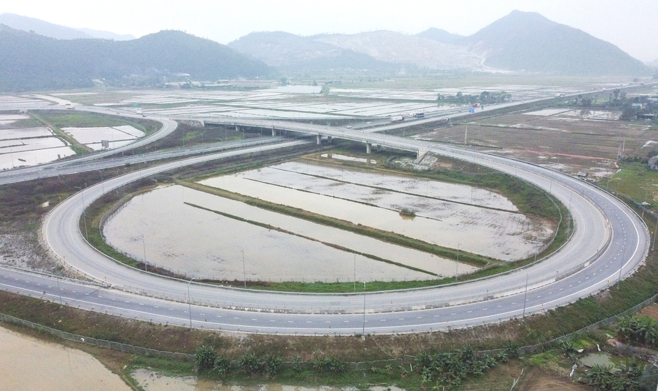 Nghệ An: Kh&ocirc;ng thể sản xuất, người d&acirc;n mong được thu hồi đất để phục vụ giao th&ocirc;ng- Ảnh 1.