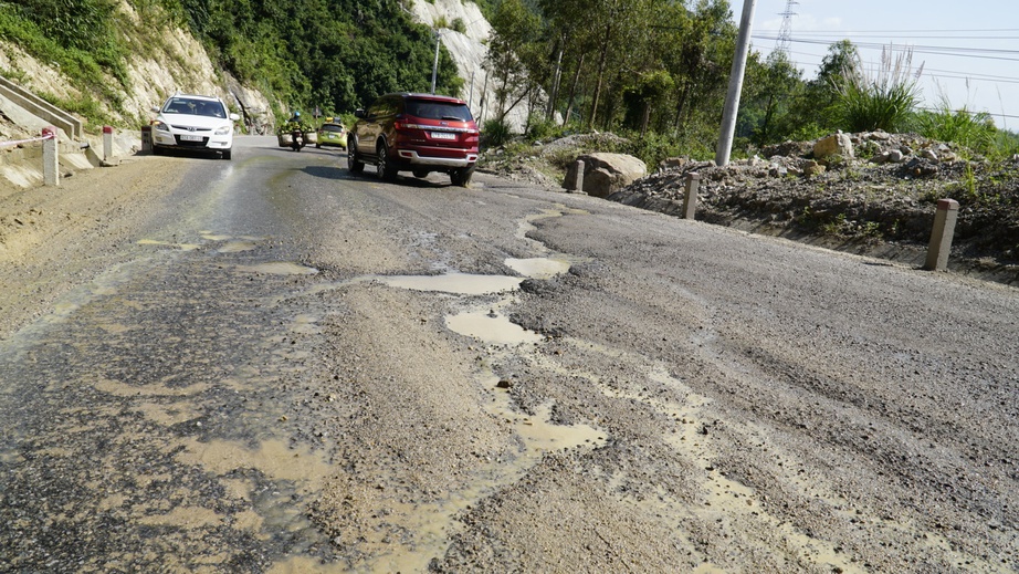 Gia Lai: Tập trung khắc phục hư hỏng quốc lộ 19 đoạn qua đ&egrave;o An Kh&ecirc;- Ảnh 2.