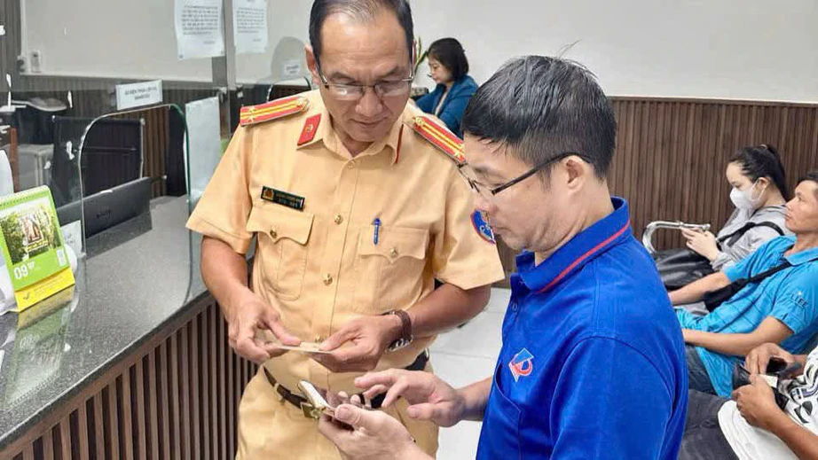 Khánh Hòa: Bố trí 16 điểm tiếp nhận hồ sơ, tổng rà soát, làm sạch dữ liệu giấy phép lái xe- Ảnh 1.