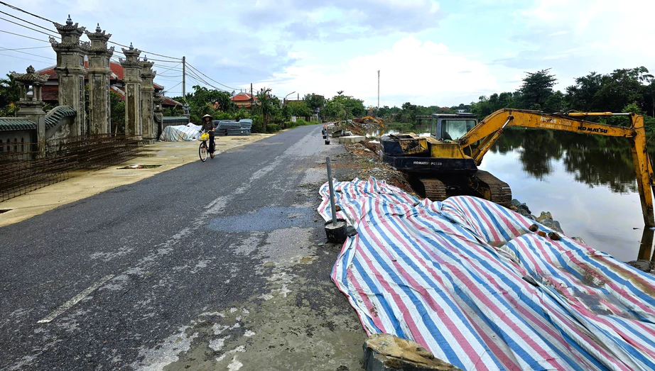 Quảng Trị: Dự án khắc phục khẩn cấp sạt lở bờ sông Vĩnh Định đang triển khai thế nào?- Ảnh 1.
