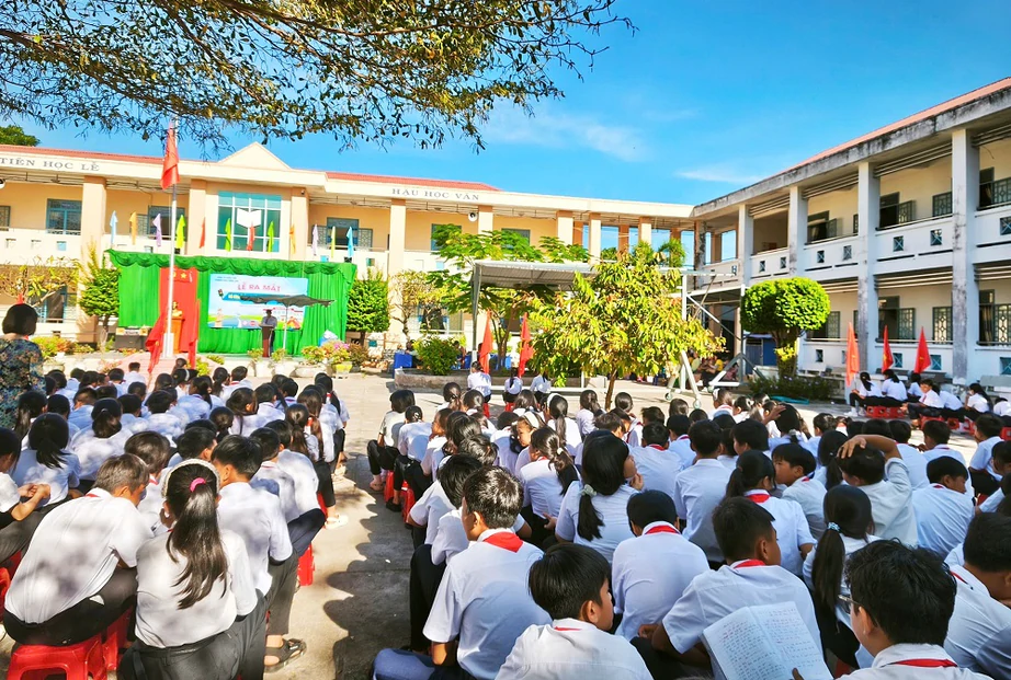 L&acirc;m Đồng ra mắt m&ocirc; h&igrave;nh &ldquo;Cổng trường an to&agrave;n giao th&ocirc;ng&rdquo;, kết hợp tuy&ecirc;n truyền ph&aacute;p luật- Ảnh 1.