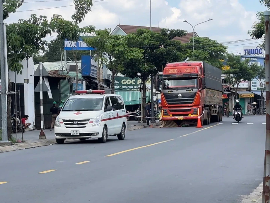 TP.HCM: Xe đầu kéo va chạm xe máy, người đàn ông tử vong tại chỗ - Ảnh 1.