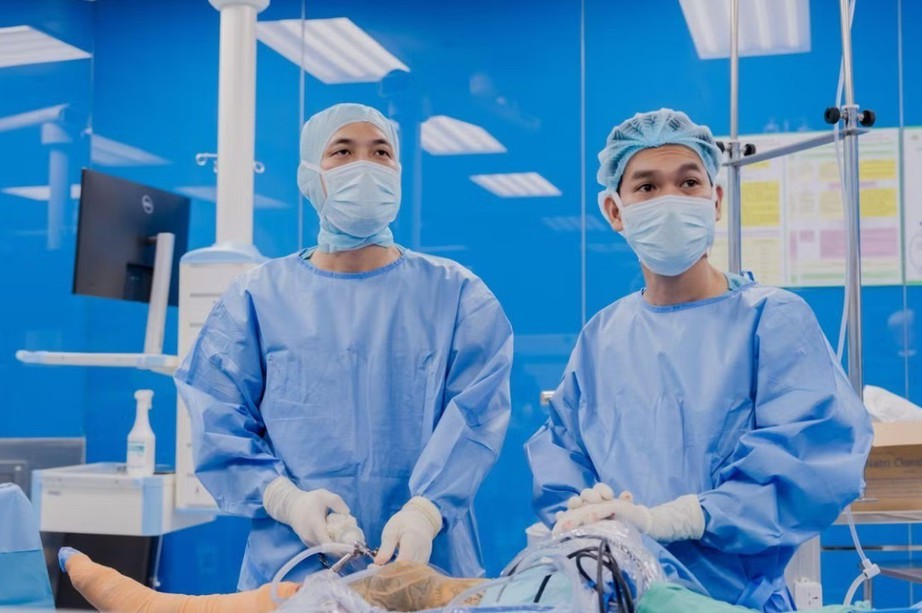 Chuyên gia quốc tế chia sẻ giải pháp nâng cao hiệu quả phẫu thuật khớp- Ảnh 3.