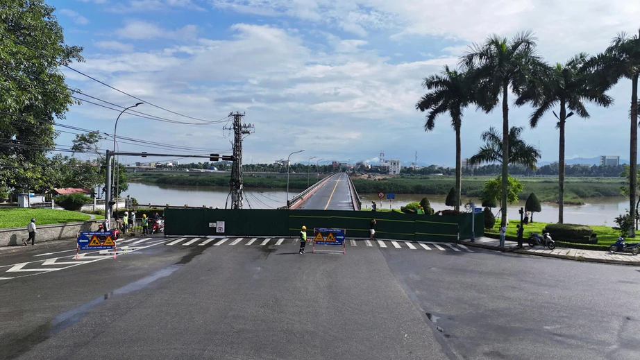 Đóng đường, cấm xe qua lại cây cầu hơn 60 năm tuổi ở Quảng Ngãi- Ảnh 2.