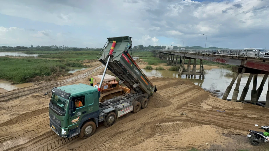 Đóng đường, cấm xe qua lại cây cầu hơn 60 năm tuổi ở Quảng Ngãi- Ảnh 3.