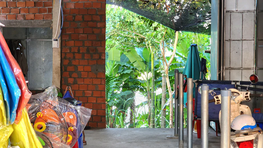 Cận cảnh sạt lở trên sông Trà Khúc cuốn trôi đất sản xuất, đường sá, uy hiếp nhà dân- Ảnh 9.