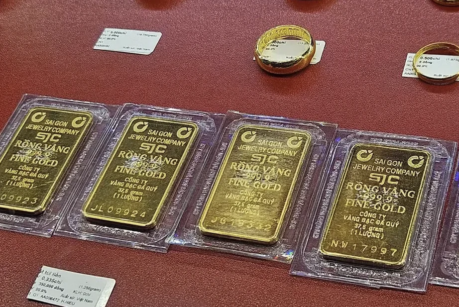 Giá vàng thế giới tăng nhẹ, giá vàng trong nước quanh mốc 140-143 triệu đồng/lượng- Ảnh 1.