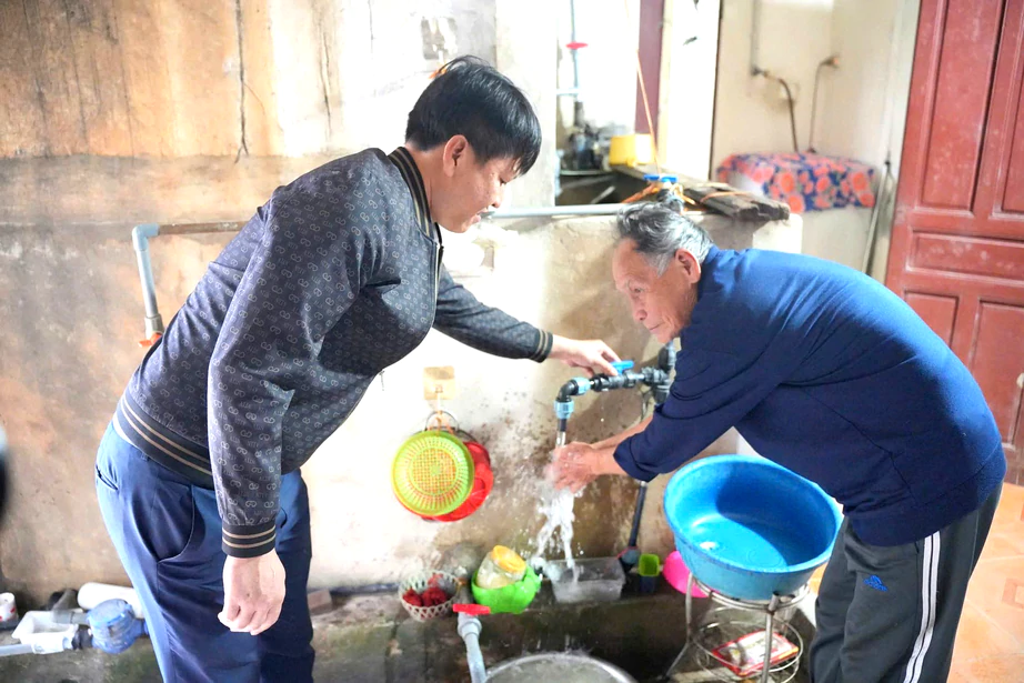 Hà Tĩnh: Gỡ “nút thắt”, đổi cách làm để đưa nước sạch về nông thôn- Ảnh 2.