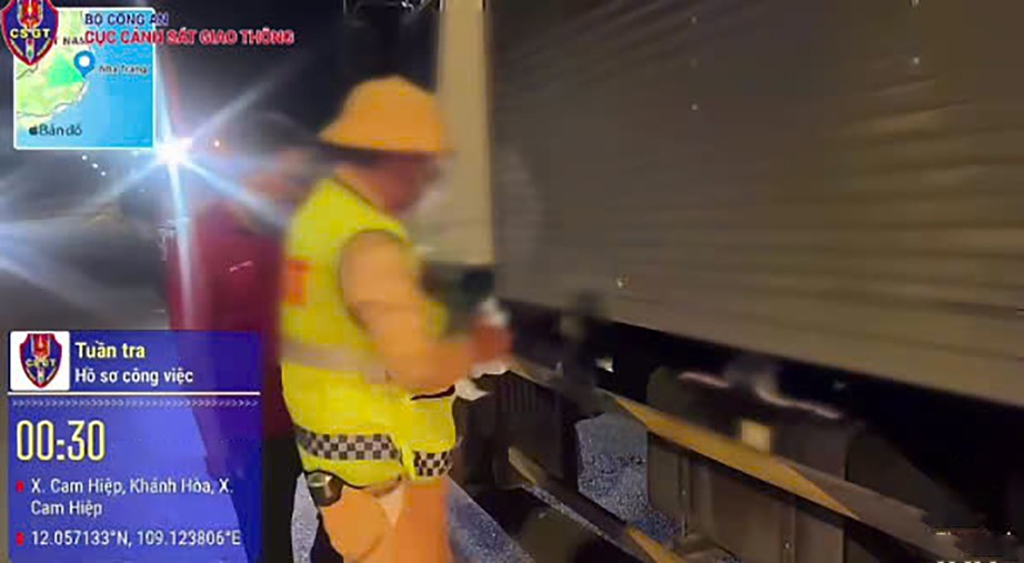 Bị tạm giữ bằng lái vẫn chạy xe trên cao tốc, tài xế và chủ xe bị phạt gần 80 triệu đồng- Ảnh 1.