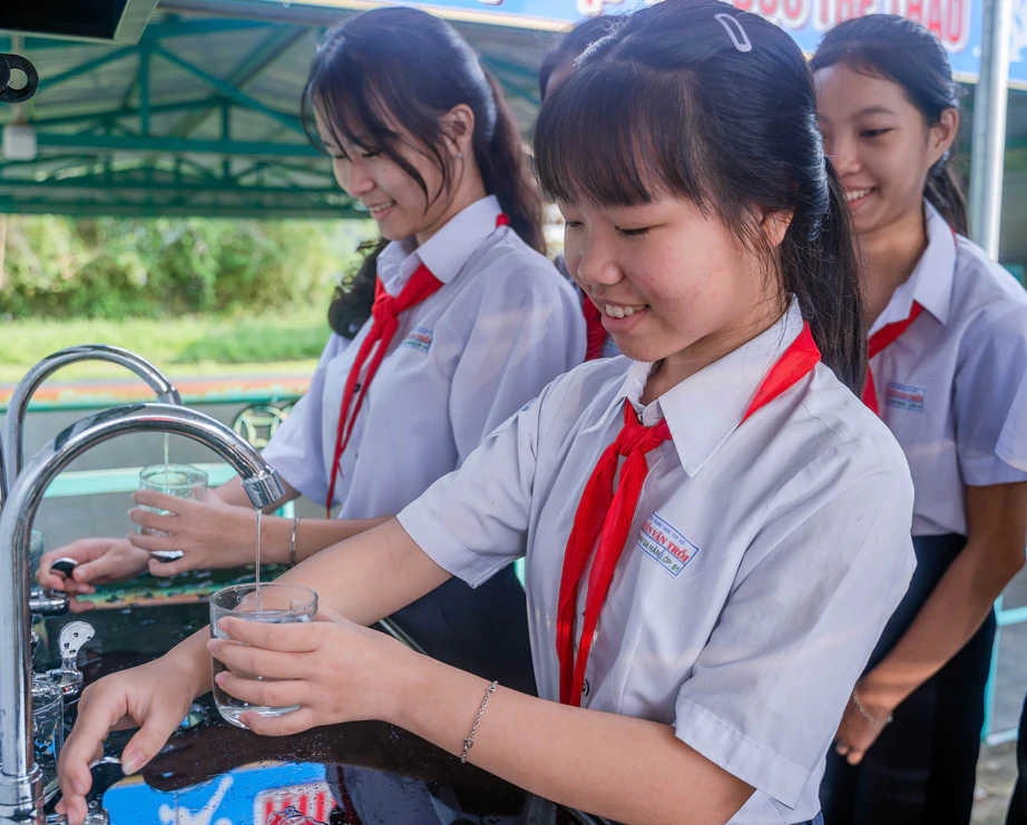 Lifestart Foundation trao tặng 11 hệ thống lọc nước sạch cho học sinh miền n&uacute;i Đ&agrave; Nẵng- Ảnh 2.