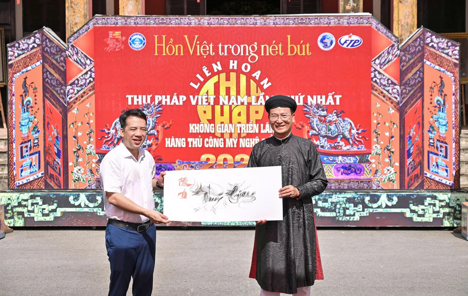 Khám phá “Hồn Việt trong nét bút” tại Cố đô Huế- Ảnh 2.