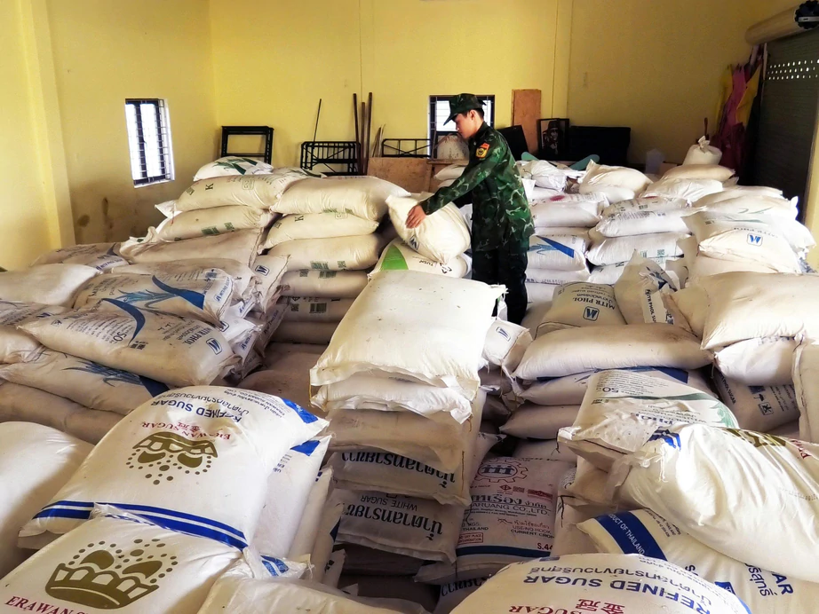 Quảng Trị: Thu giữ 36 tấn đường kính nhập lậu, xử phạt 304 triệu đồng- Ảnh 1.