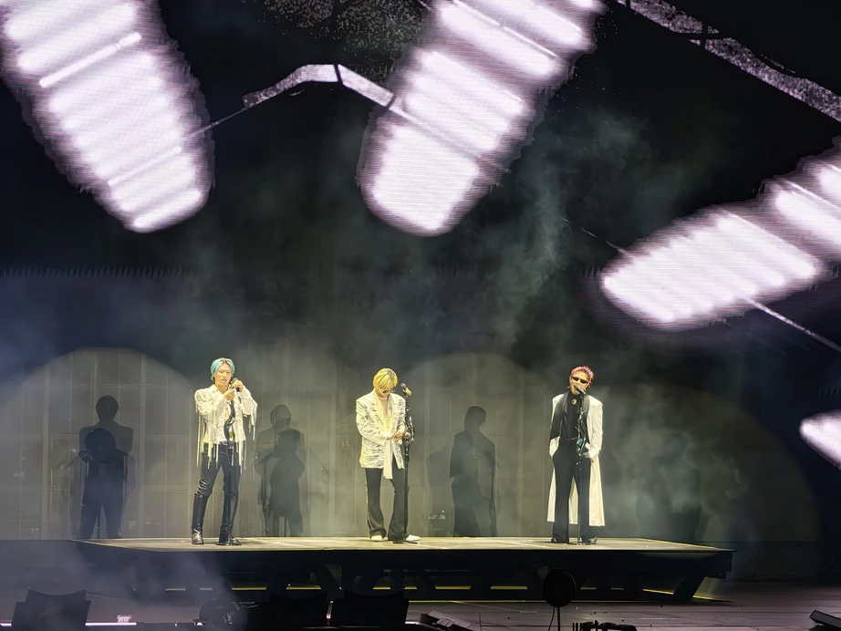 Concert BigBang tại Hà Nội: G-Dragon đập guitar, Daesung chào khán giả bằng tiếng Việt - Ảnh 4.