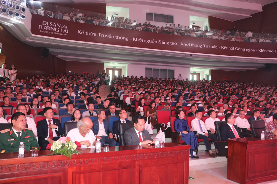 Trường Đại học Kiến trúc TP.HCM: 50 năm vun đắp di sản, kiến tạo tương lai- Ảnh 5.